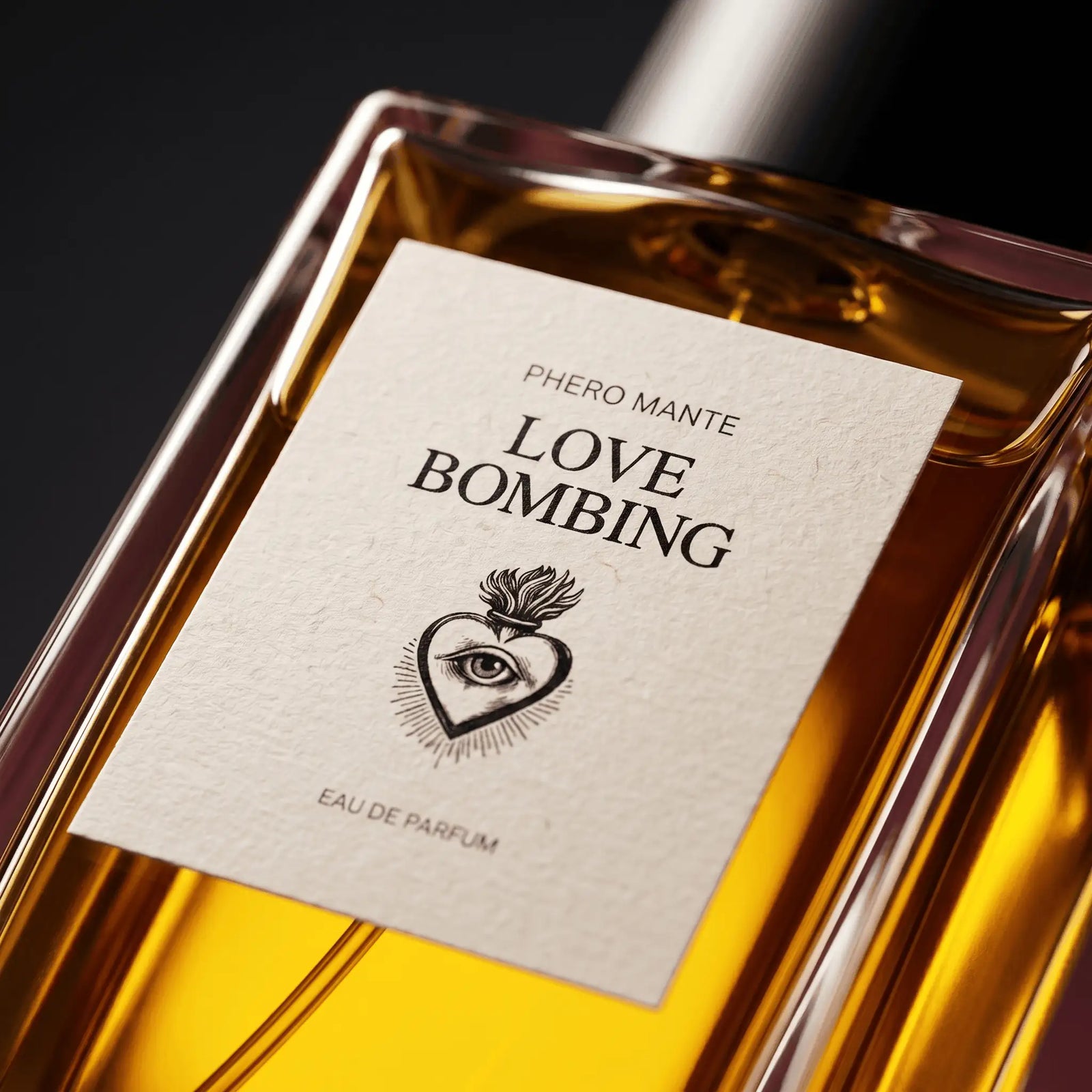 Love Bombing — флакон с барокова кутия със свещено сърце