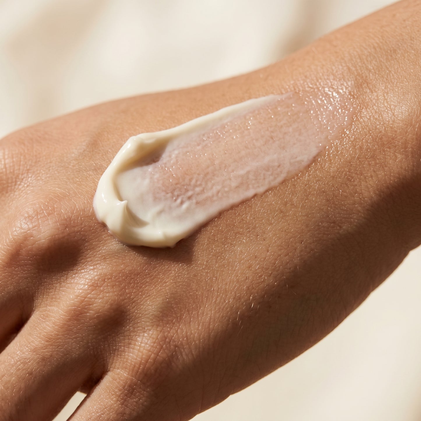 Latte Skin лосион — детайл на капачката и етикета